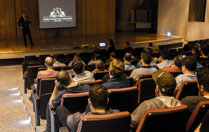 Participantes em workshop da FATEC-Itaquera
